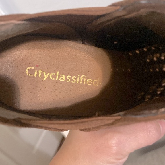 City Classified tan suede ankle boots, size 8 1/2. - Picture 7 of 12